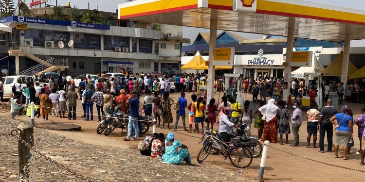 Some Ghanaians queue to re-register their SIM cards. Credit: @Nebasark