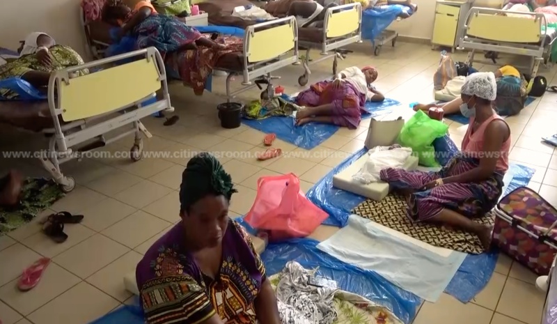 Tamale Teaching Hospital: Women with newborns lie on the floor over lack of beds
