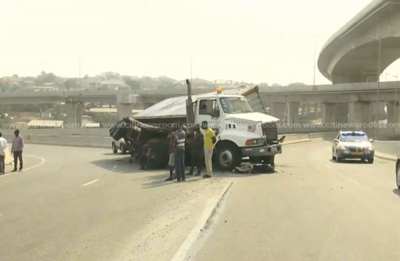 Truck crashes into railing on Pokuase interchange