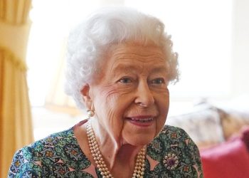 ANALYSIS  Queen Elizabeth: Monarch who had to adjust to the shift