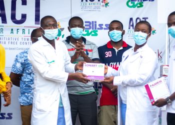 Dr. Foster Amponsah, (2nd left) Clinical Director, Koforidua Regional Hospital receiving the medicines from Madam Sandra Awuah Nyanor, Medical Rep, Bliss GVS Pharma Ghana (2nd Right).