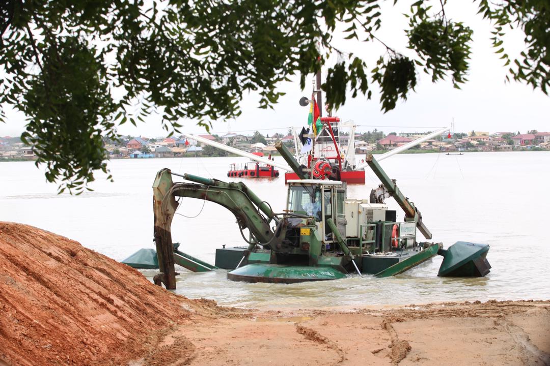 Akufo-Addo unveils new dredgers of Dredge Masters [Photos]