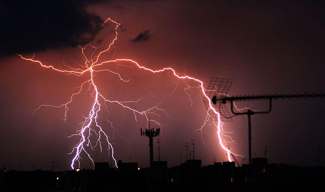 Breaking: Lightning strikes three in Ho leaving one dead
