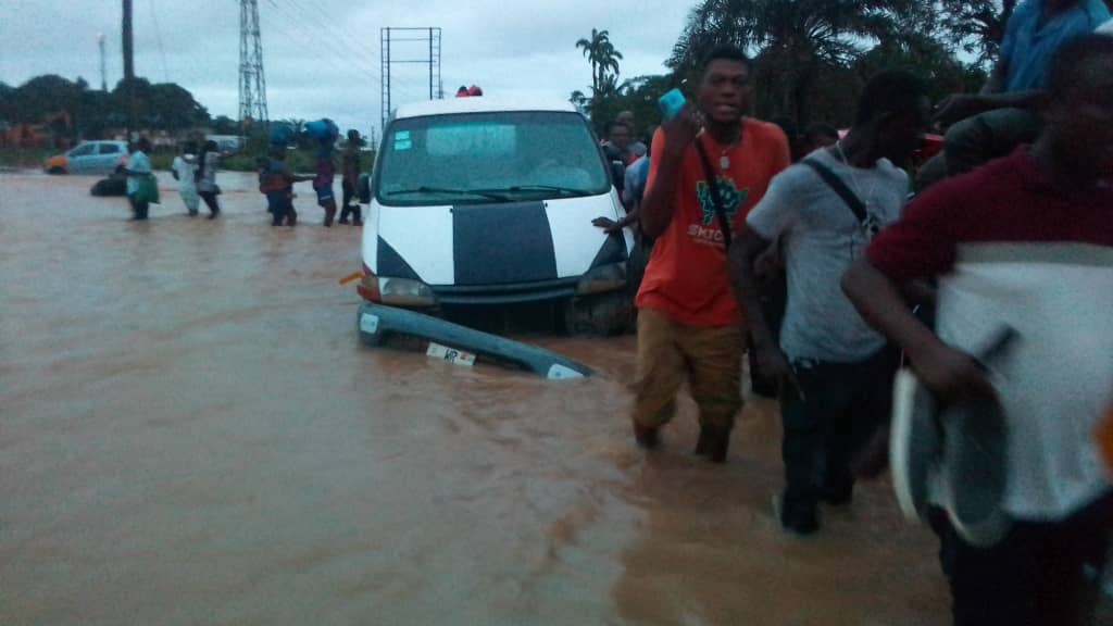 Western Region: Cars submerged in floodwater on Apremdo-Apowa road [Photos]