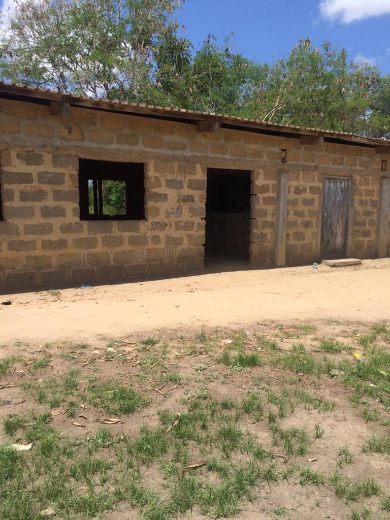 Stonebwoy’s Livingstone Foundation renovates school in Trekume