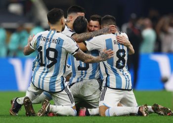 Soccer Football - FIFA World Cup Qatar 2022 - Final - Argentina v France - Lusail Stadium, Lusail, Qatar - December 18, 2022 Argentina's Lionel Messi celebrates with teammates after winning the World Cup REUTERS/Kai Pfaffenbach