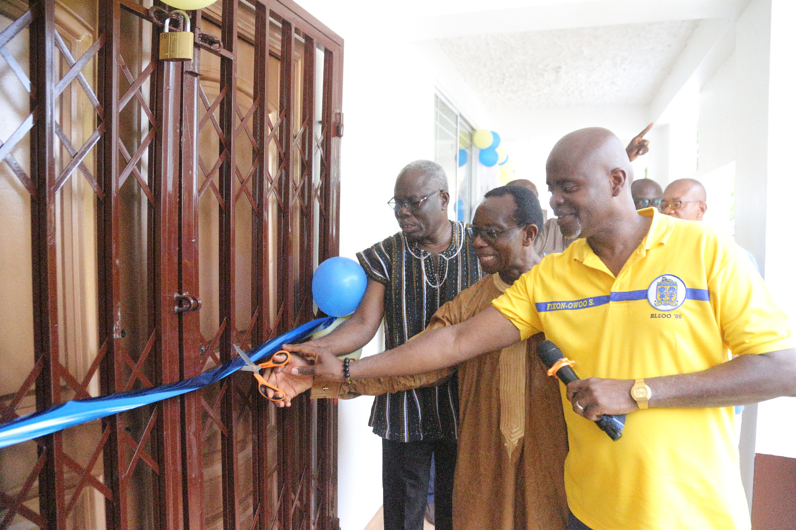 Accra Academy 1986-year group hands over ultra-mordern ICT lab