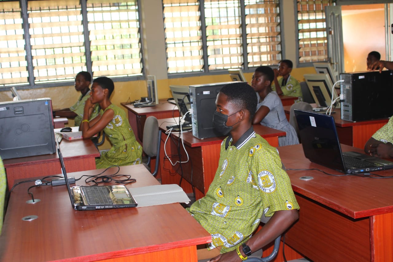 Obuasi Sect-Tec 1986-year group donates computers to alma mater