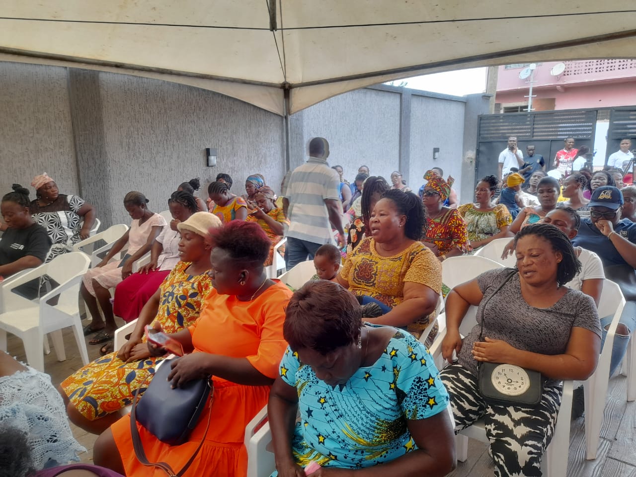 Jefferson Sackey gives soft loans to NPP women in Ablekuma Central