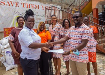 Pastor Amanda, Manager of ‘Save Them Young’ Orphanage presents a Certificate of acknowledgement to Mr. Kwabena Owusu, Corporate Communications Officer