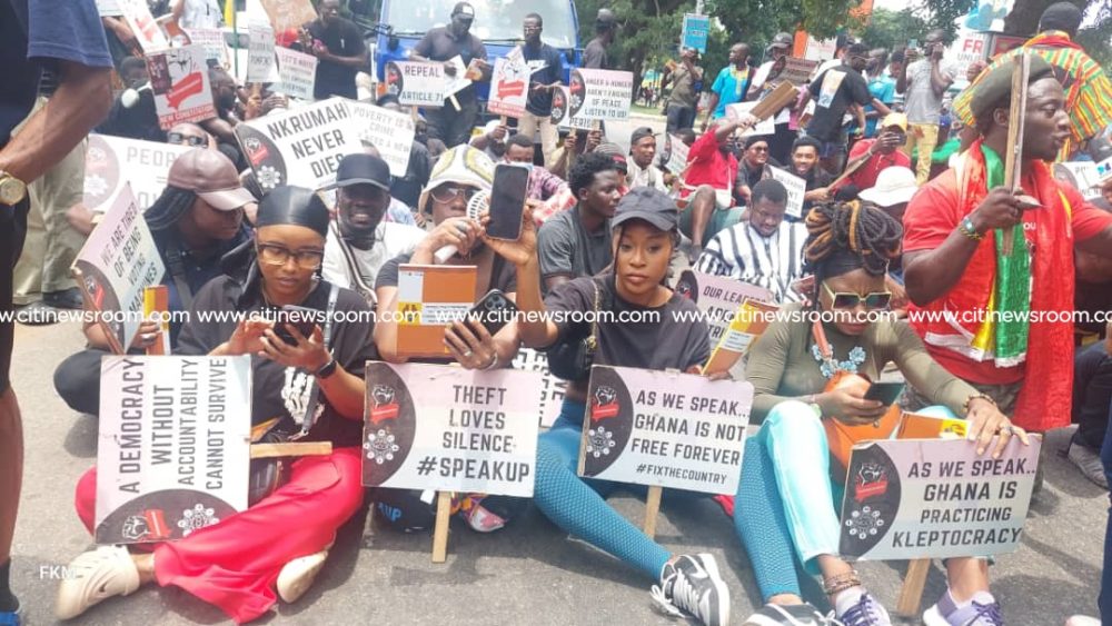 Photos: OccupyJulorbiHouse demo: Protestors blocked from marching to Jubilee House