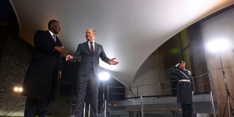 Ivory Coast President Alassane Ouattara is welcomed by German Chancellor Olaf Scholz before the "Compact with Africa" summit in Berlin, Germany, November 19, 2023.  REUTERS/Fabrizio Bensch