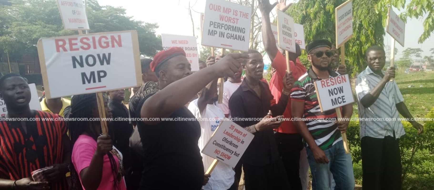 Oforikrom residents protest over bad roads