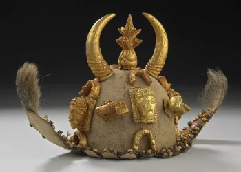 A ceremonial cap worn by courtiers at coronations is among the items that will be loaned back to Ghana