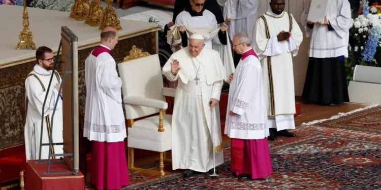 Reuters Pope Francis attends the Easter Mass at St. Peter's Square at the VaticanReuters
Tens of thousands of worshippers have gathered in St Peter's square to hear Pope Francis lead Easter Sunday Mass