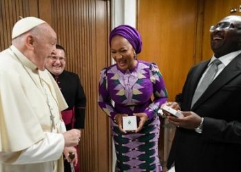 Pope Francis meets with the Vice President of the Republic of Ghana, Dr. Mahamudu Bawumia, in the “Auletta” of the Vatican's Paul VI Hall. (Vatican Media)