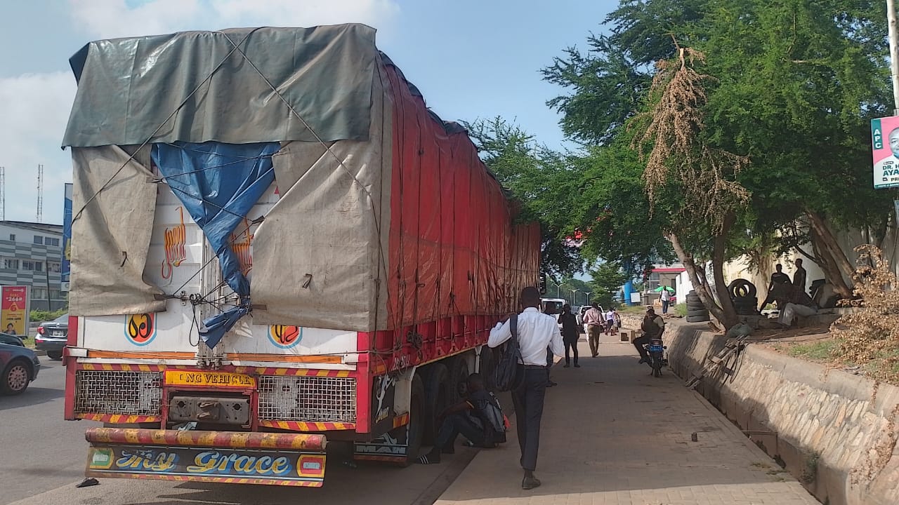 Joint taskforce seizes 3 trucks of smuggled vegetable oil in Accra