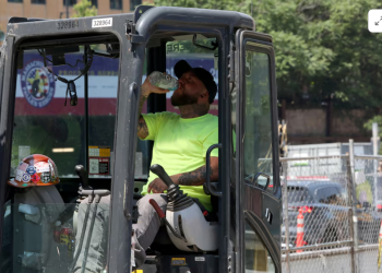 A construction worker drinks water during a heatwave affecting the U.S. Northeast in Boston, Massachusetts, U.S. June 19, 2024. REUTERS/Lauren Owens Lambert/File Photo Purchase Licensing Rights