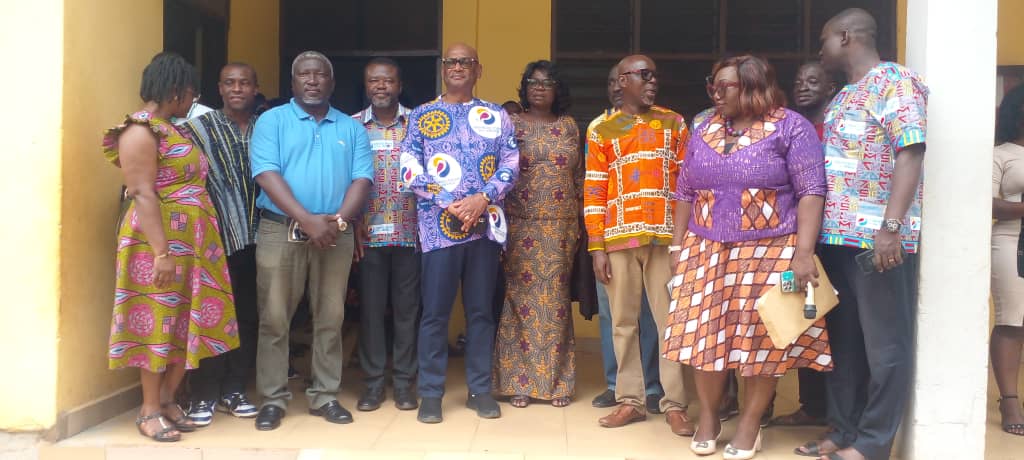 Sunyani Central Rotary Club hands over refurbished Abesim community library