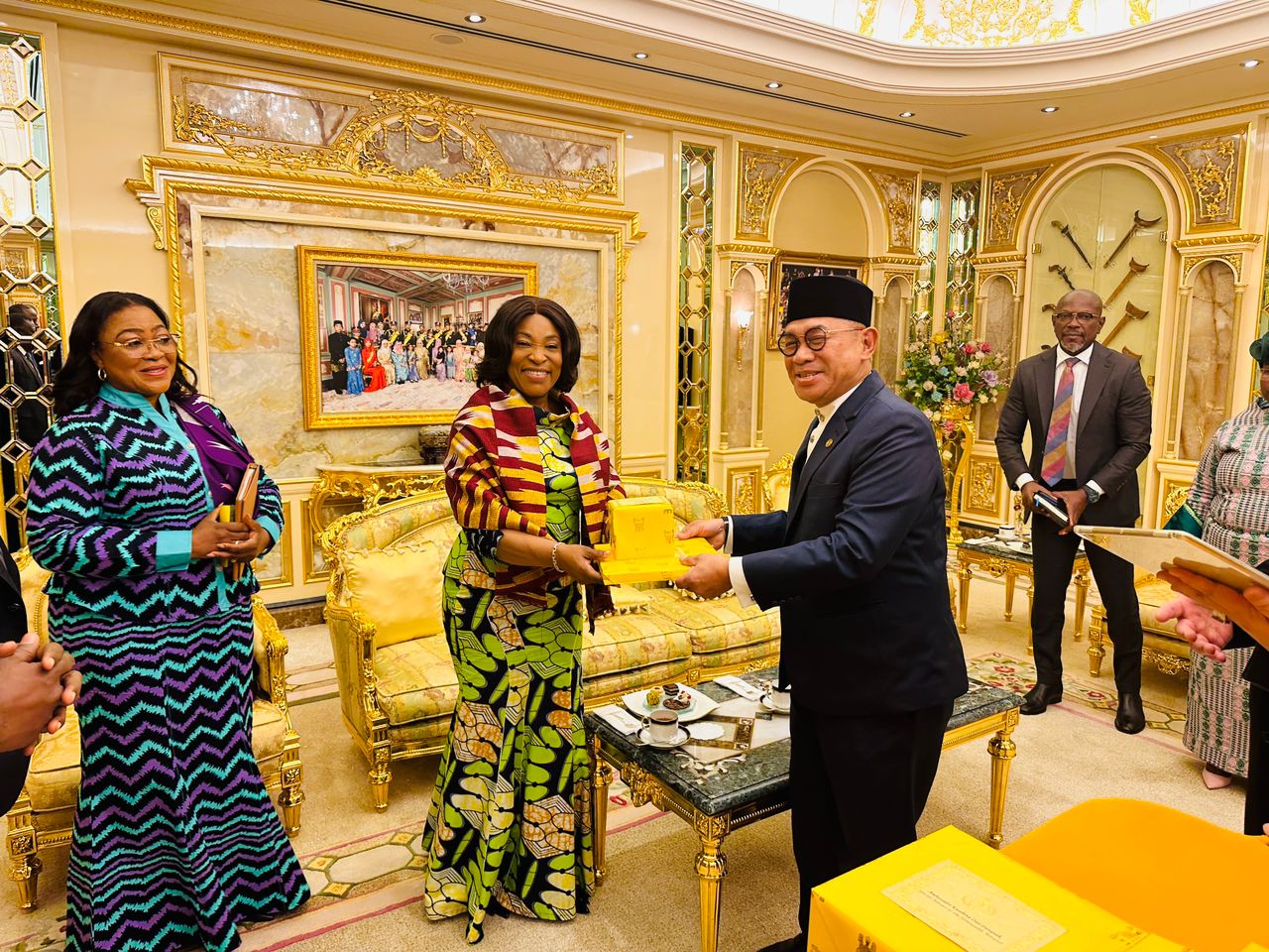 Ayorkor Botchwey meets with Sultan of Brunei; discusses cooperation & Commonwealth