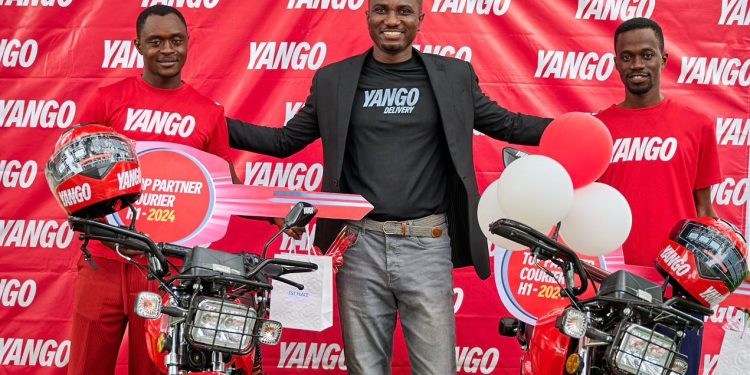Emmanuel Koduah, Country Manager of Yango Delivery presenting the brand new motorbikes to the 2 best performing couriers