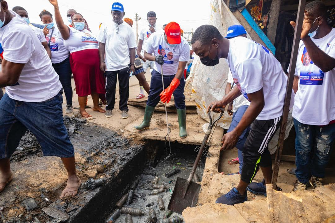 Oquaye Jnr. joins residents of Dome-Kwabenya in Homowo clean-up exercise