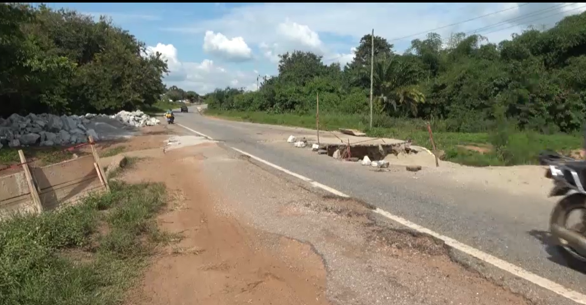 bridge-connecting-asante-mampong-sataso-collapses